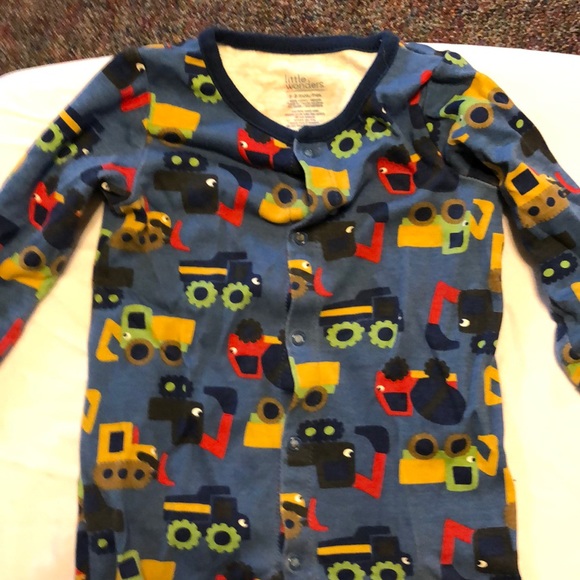 6-9 month snap up jammies - Picture 3 of 4